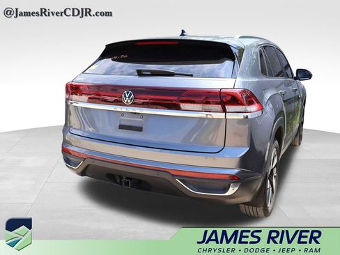 Used 2024 Volkswagen Atlas Cross Sport SE FWD image 27