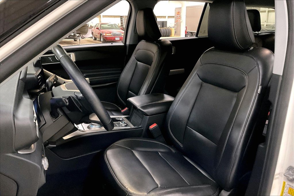 Used 2020 Ford Explorer XLT w/ Equipment Group 202A AWD/4WD image 23