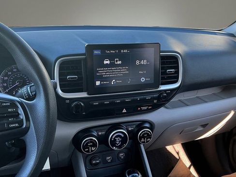 Used 2020 Hyundai Venue SEL FWD image 9
