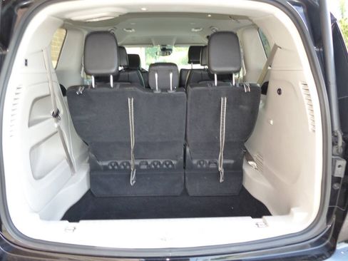 Used 2024 Chrysler Pacifica Touring-L FWD image 30