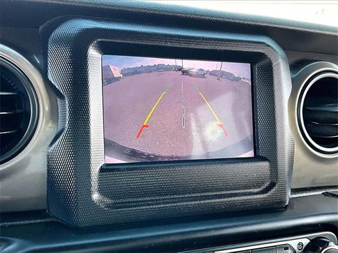 Used 2018 Jeep Wrangler Unlimited Sport S image 25