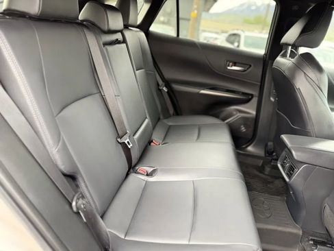 Used 2024 Toyota Venza XLE image 17