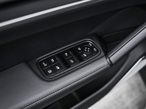 Used 2026 Porsche Cayenne Turbo AWD/4WD image 34