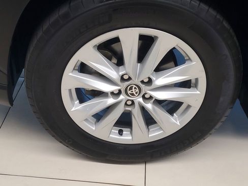 Used 2023 Toyota Corolla Cross LE image 4