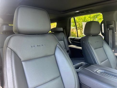 Used 2024 GMC Yukon Denali AWD/4WD image 17