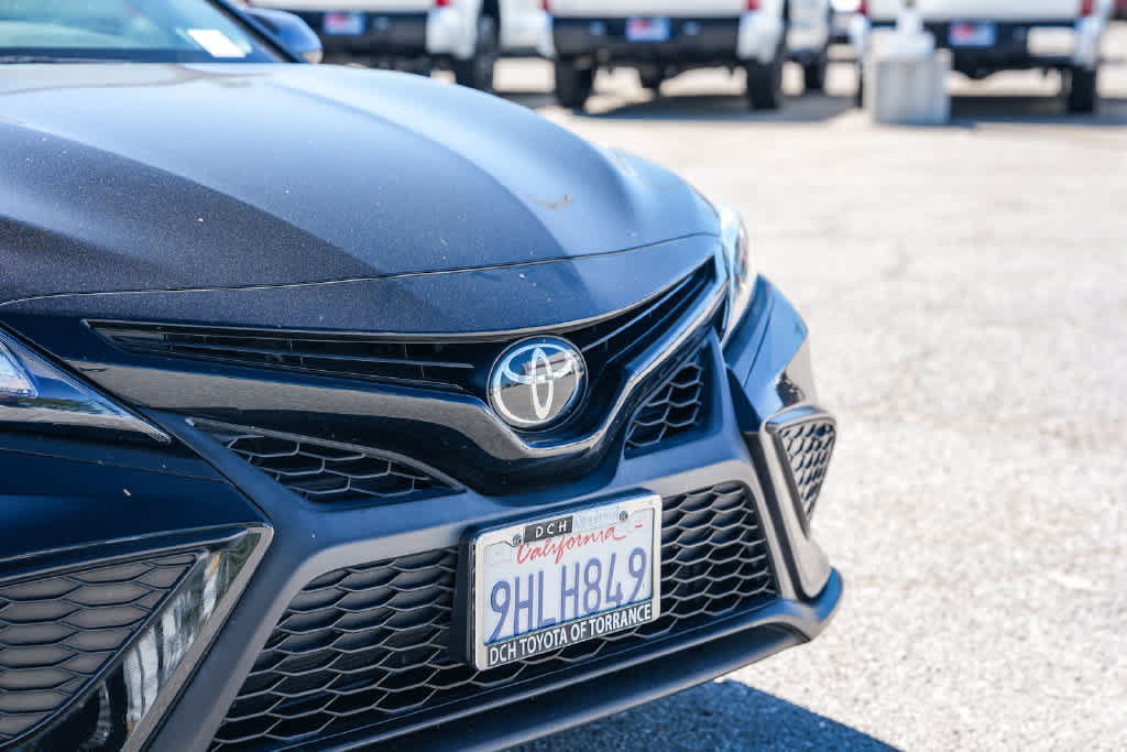 Used 2023 Toyota Camry SE FWD image 5