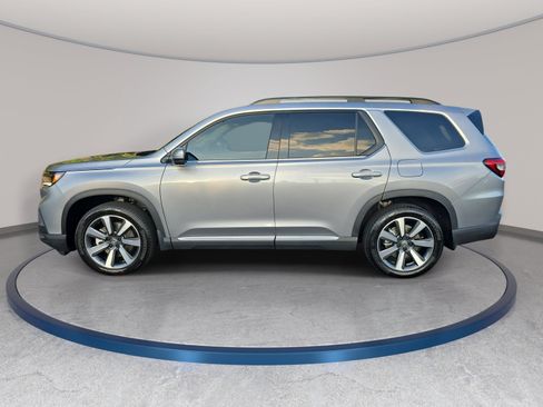Used 2025 Honda Pilot Touring image 8