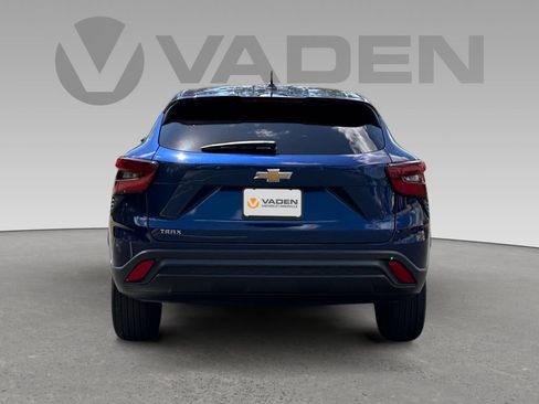 Used 2024 Chevrolet Trax LS w/ Driver Confidence Package FWD image 19