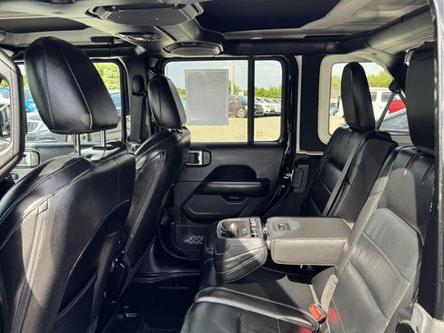 Used 2018 Jeep Wrangler Unlimited Sahara AWD/4WD image 22
