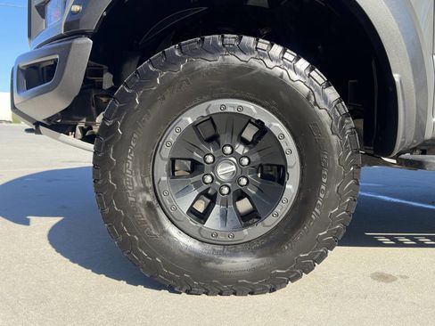 Used 2018 Ford F150 Raptor w/ Equipment Group 802A Luxury image 12