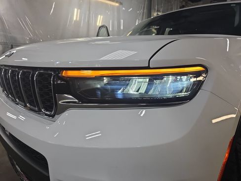 Used 2023 Jeep Grand Cherokee L Limited AWD/4WD image 29