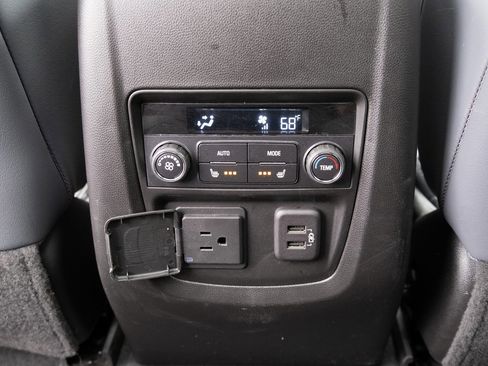 Used 2023 Buick Enclave Premium image 18