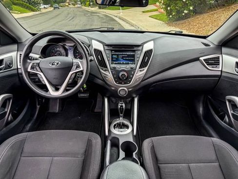 Used 2016 Hyundai Veloster FWD image 7