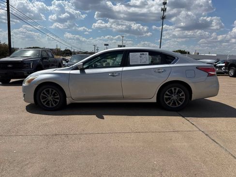 Used 2015 Nissan Altima 2.5 S w/ Sport Value Package FWD image 4