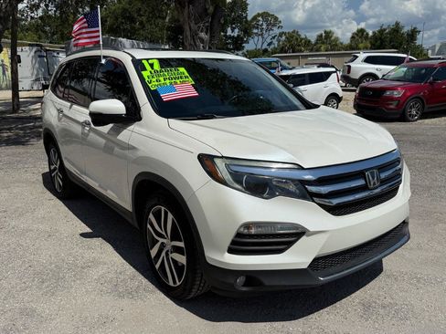 Used 2017 Honda Pilot Touring image 1