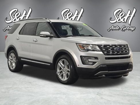 Used 2017 Ford Explorer Limited w/ Equipment Group 301A AWD/4WD image 2