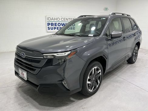 Certified 2025 Subaru Forester Premium AWD/4WD image 4