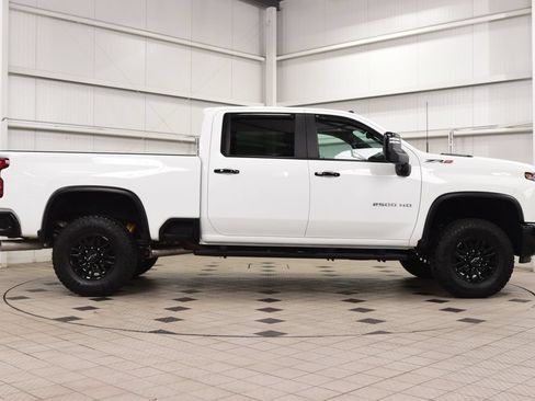 Used 2024 Chevrolet Silverado 2500 ZR2 w/ Technology Package AWD/4WD image 9