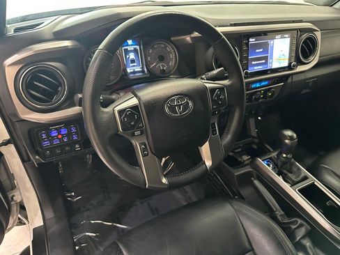 Used 2021 Toyota Tacoma Limited AWD/4WD image 2