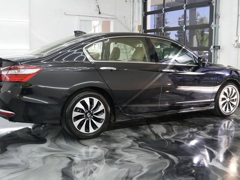 Used 2017 Honda Accord Touring image 37