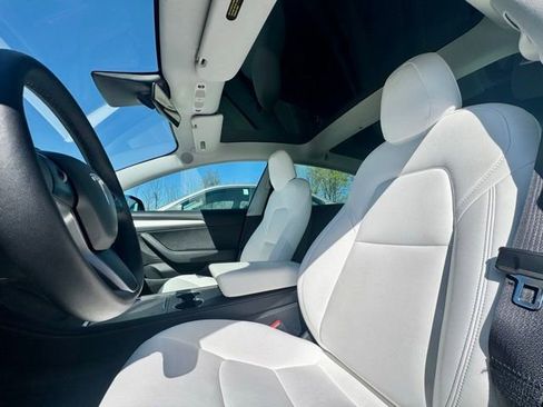 Used 2022 Tesla Model 3 Long Range AWD/4WD image 17
