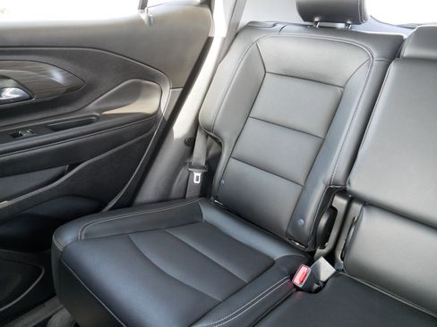 Used 2023 GMC Terrain SLT w/ Infotainment Package II image 12