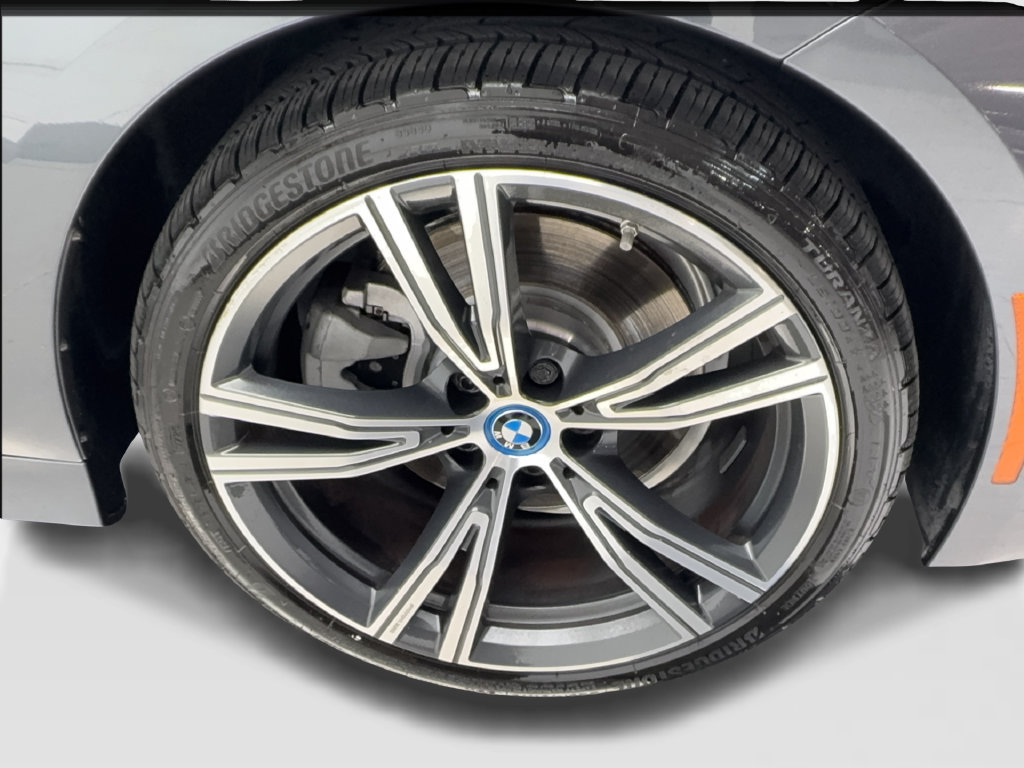 Used 2022 BMW 330e w/ Driving Assistance Package RWD image 16