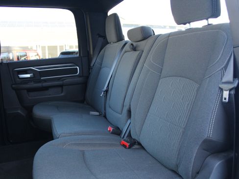 Used 2024 RAM 2500 Big Horn w/ Sport Appearance Package image 9