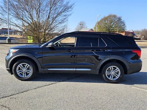 Used 2022 Ford Explorer XLT image 4