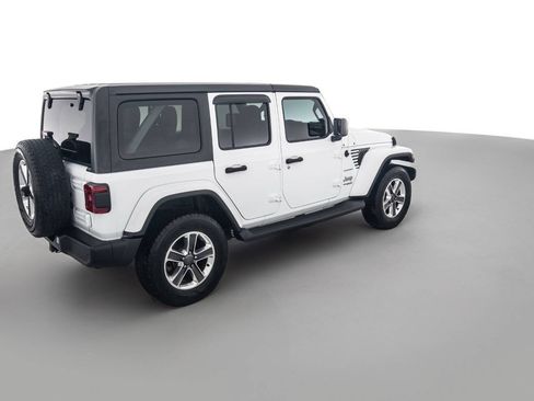 Used 2018 Jeep Wrangler Unlimited Sahara AWD/4WD image 5