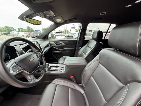 Used 2023 Chevrolet Traverse LT w/ LT Premium Package AWD/4WD image 4