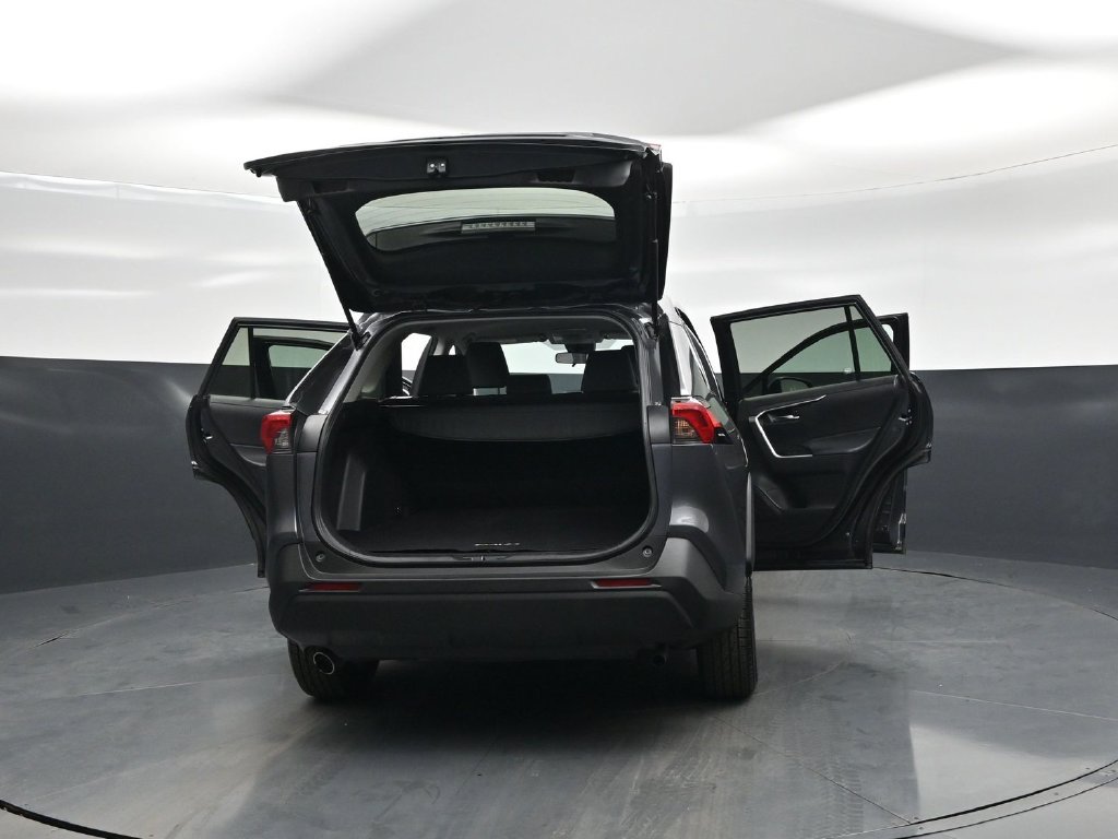 Used 2022 Toyota RAV4 XLE AWD/4WD image 32