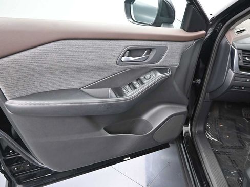 Used 2023 Nissan Rogue SV AWD/4WD image 12