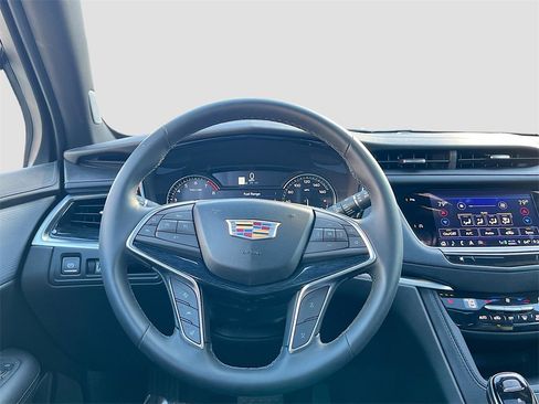 Used 2025 Cadillac XT5 Premium Luxury image 24