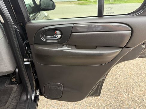 Used 2009 GMC Envoy SLE w/ Sun And Sound Package AWD/4WD image 28