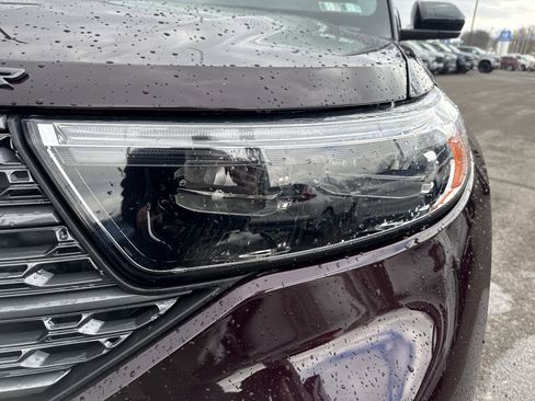 Used 2022 Ford Explorer XLT w/ Equipment Group 202A image 9