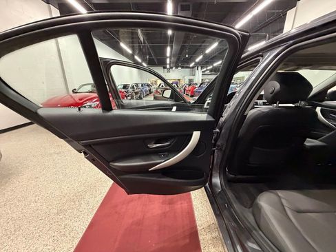 Used 2013 BMW 320i xDrive Sedan AWD/4WD image 23
