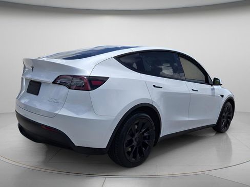 Used 2022 Tesla Model Y Long Range AWD/4WD image 8