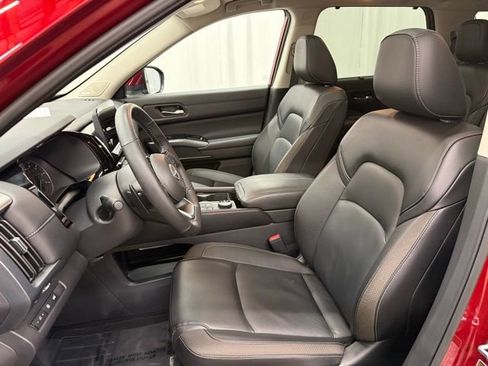 Used 2025 Nissan Pathfinder SL w/ SL Premium Package image 5