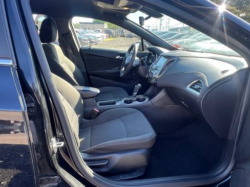 Used 2017 Chevrolet Cruze LT w/ Convenience Package FWD image 27