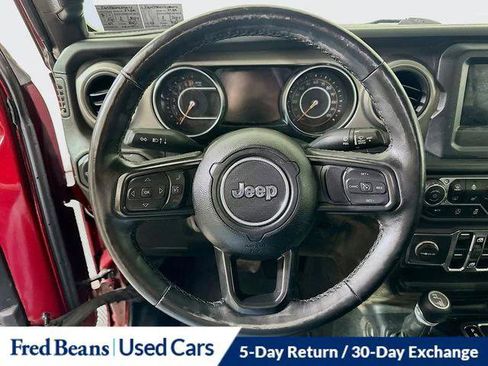 Certified 2021 Jeep Gladiator Willys image 13