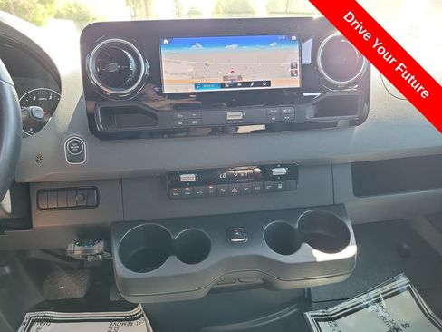 Used 2024 Mercedes-Benz Sprinter 2500 image 17
