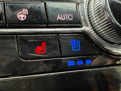 Used 2021 Lincoln Corsair AWD w/ Premium Package image 12