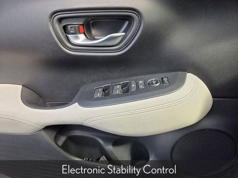 Used 2025 Honda HR-V LX image 25