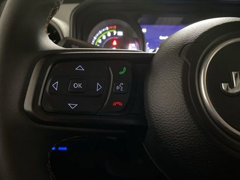 Used 2024 Jeep Wrangler Unlimited image 33