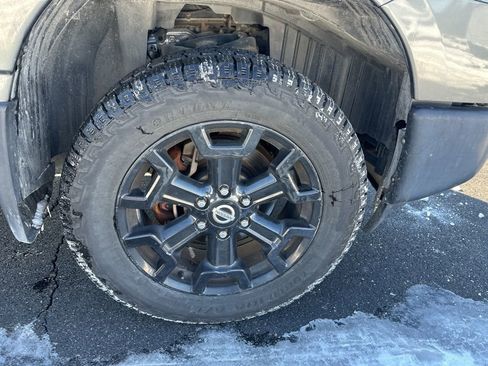 Used 2017 Nissan Titan SV image 27