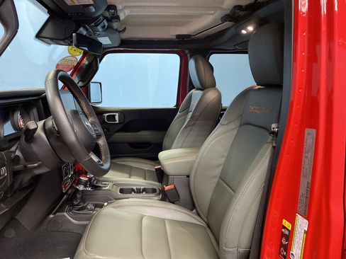 Certified 2024 Jeep Gladiator Mojave w/ Technology Group image 9