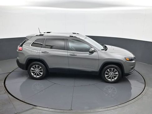 Used 2019 Jeep Cherokee Latitude Plus w/ Cold Weather Group AWD/4WD image 16
