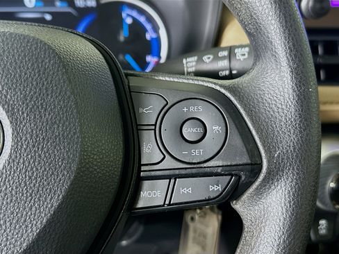 Used 2024 Toyota RAV4 LE AWD/4WD image 17