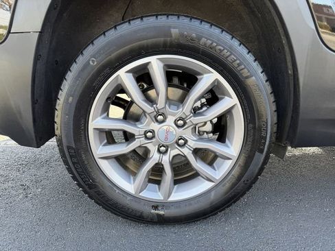 Used 2024 GMC Terrain SLT image 39